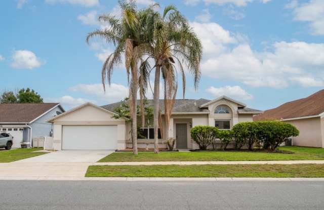 2782  Picadilly Circle Gallery 1