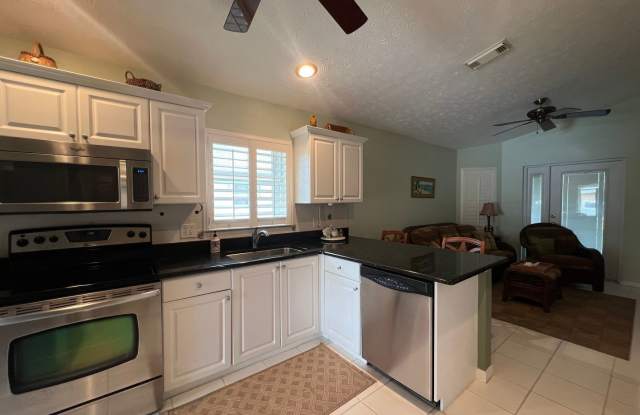 55+ Community Furnished 2/2/1 Gallery 4
