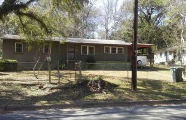 832 Arkansas St - LARGE BACKYARD photos photos