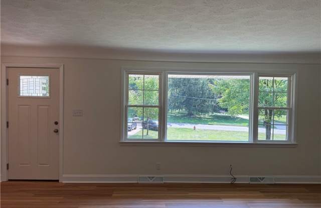 475 Meadowlane Road Gallery 2