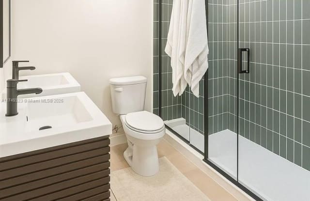 10185 Collins Ave photos photos