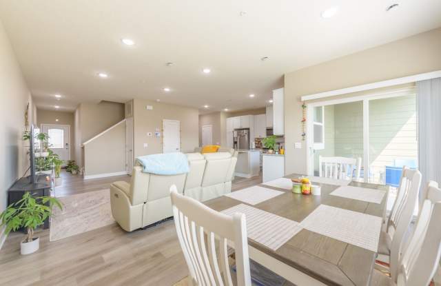 Rare basically brand new townhouse in lakeville! photos photos