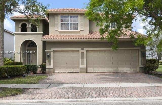 4421 E Seneca Ave photos photos