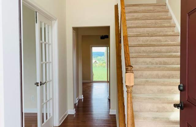4 Bedroom, 2.5 Bath House Gallery 4