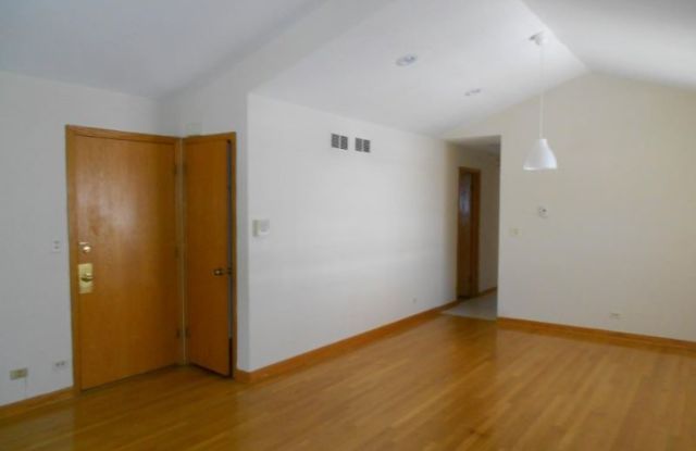 4744 N HERMITAGE 2 Gallery 4
