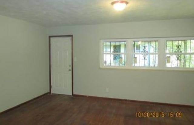 832 Arkansas St - LARGE BACKYARD Gallery 4