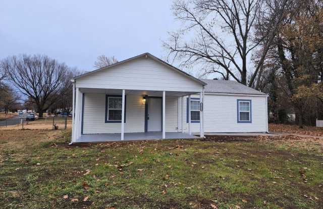 3 bed 1 bath Home - Fenced Yard Gallery 1
