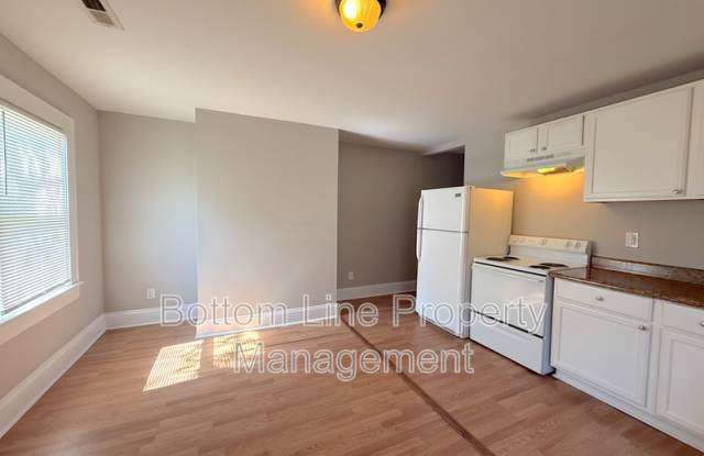 369 Spring St SW Gallery 4
