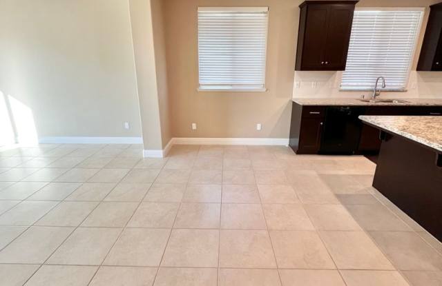 Charming 3 Bedroom 2 Bathroom Home in Prime Location Gallery 3