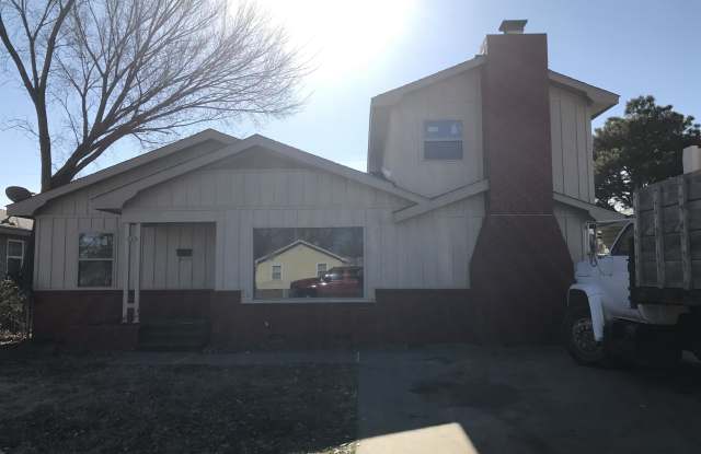 205 W 34th St - 205 West 34th Street, Shawnee, OK 74804