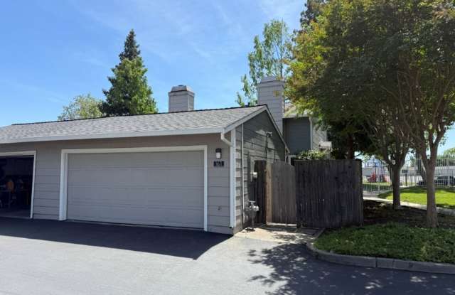 Modern 3 Bedroom Condo w/ Garage Vacaville *Star Rentals photos photos