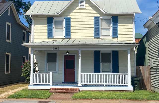 Charming Historic 2 Bedroom/1 Bathroom Home for Rent in Downtown Culpeper Gallery 3