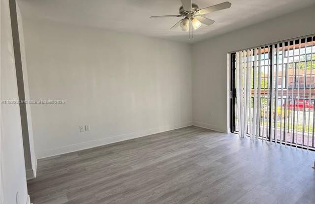 2354 W 62nd St photos photos