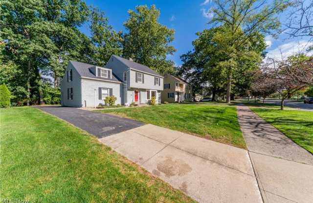 23509 Beachwood Boulevard Gallery 4