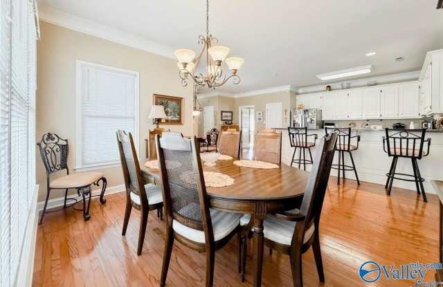 2219 Yorkshire SE Gallery 3