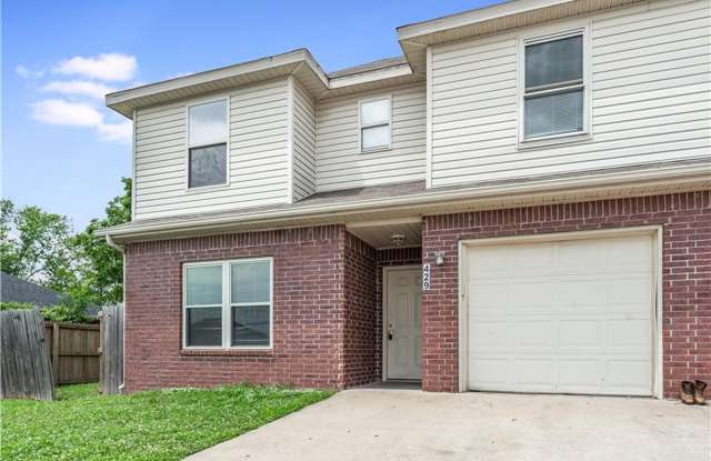 429 E Laura Street - 429 East Laura Street, Rogers, AR 72758
