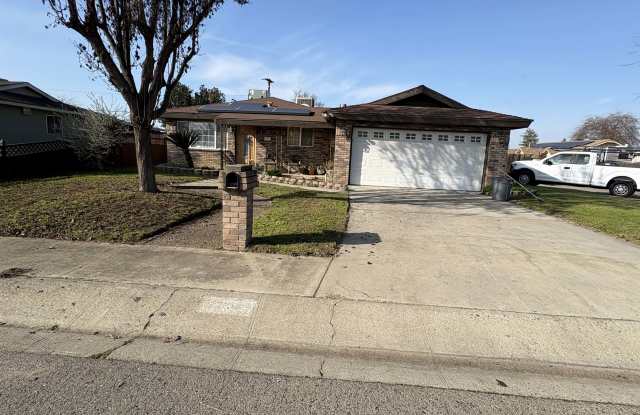 797 South Amber Street - 797 South Amber Street, Tulare, CA 93274