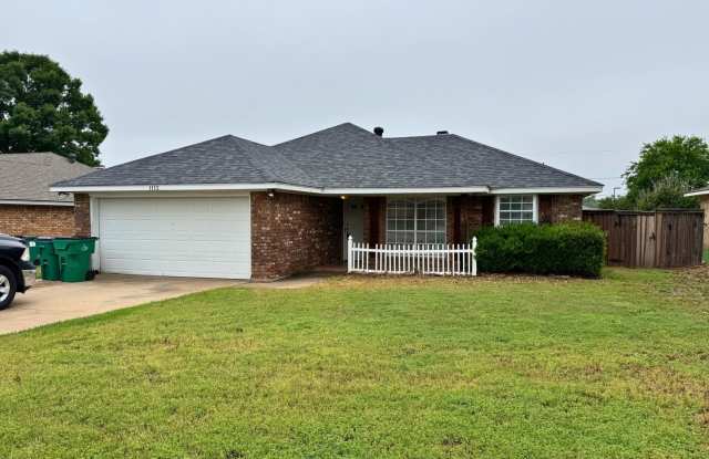 3 Bed 2 Bath + office in Burkburnett! photos photos
