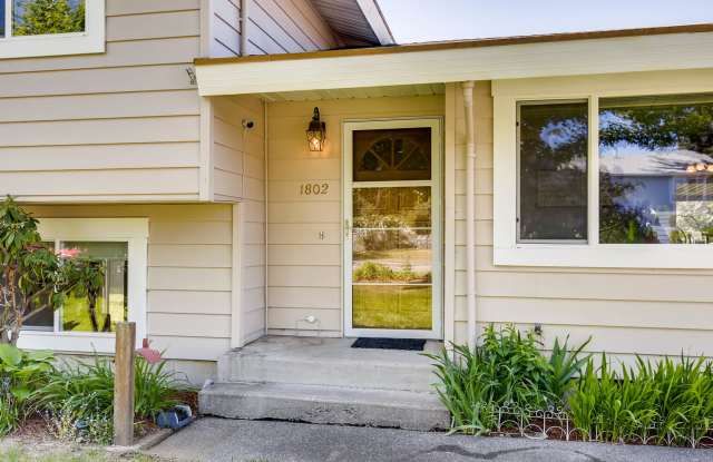 1802 S Visscher St Gallery 2