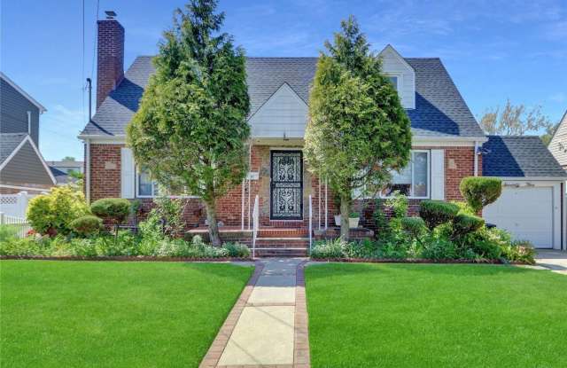 75 Olsen Street - 75 Olsen Street, North Valley Stream, NY 11580