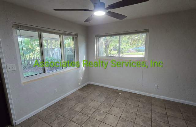 Beautiful 3 Br/1 Ba in  Carol Estates Gallery 4