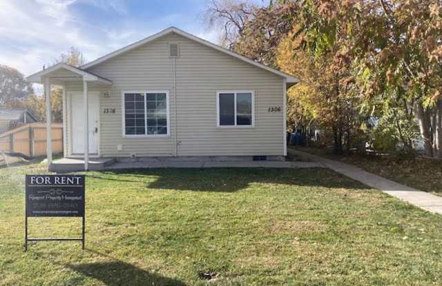 Welcome to this 3-bedroom, 1-bathroom duplex located in the vibrant community of Caldwell, ID - 1308 Albany Street, Caldwell, ID 83605