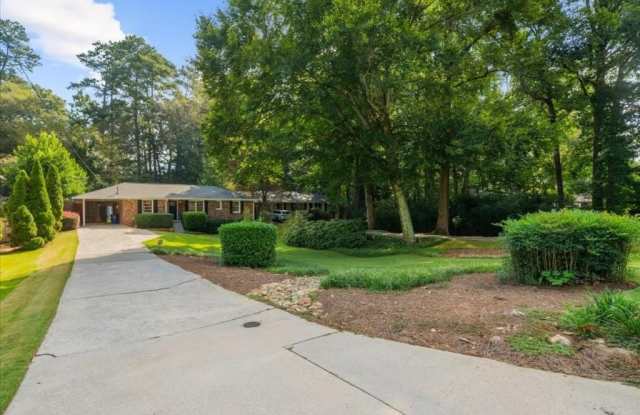 2201 Fairway Circle NE Gallery 3
