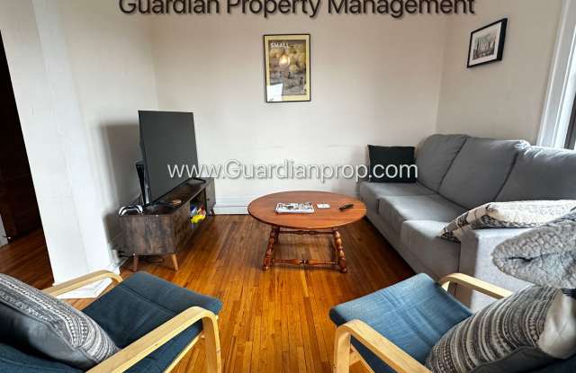 3rd Floor Corner Unit, SE Sun, Lakes Uptown Apartment, Blocks from Both Lakes, Hardwood Floors, One Month Free Gallery 2