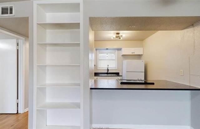 1327 Airline Drive Gallery 4
