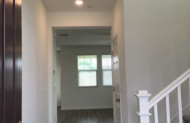 Nearly new Roseville home in Woodcreek Oaks area Gallery 3