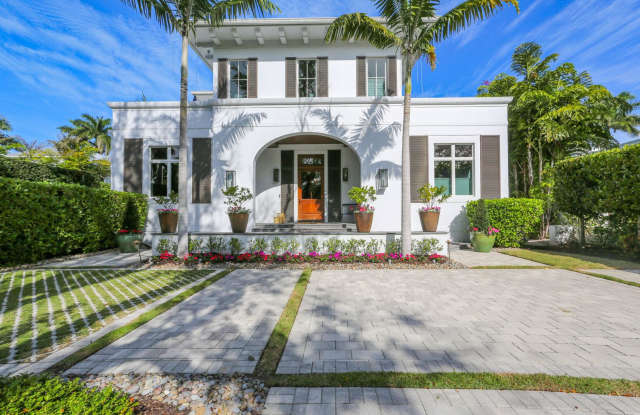 LOOKING FOR LUXURY LIVING WHILE BUILDING YOUR DREAM HOME OR SIMIPLY A SUMMER VACATION? 5 BEDROOM PRIVATE POOL HOME. photos photos