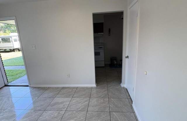 209 Lawler Avenue lot: B Gallery 4