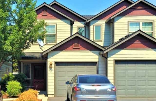 2 Bedroom-2.5 Bath Townhome - 165 Casey Way, Central Point, OR 97502