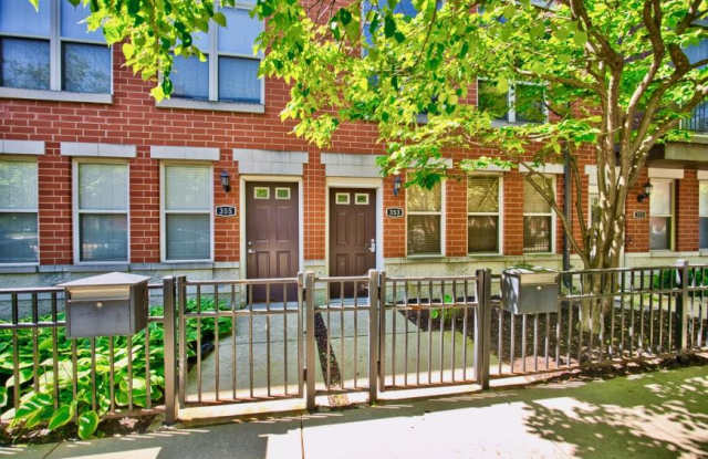 353 East Eastgate Pl. - 353 East Eastgate Place, Chicago, IL 60616 353 East Eastgate Pl. - 353 East Eastgate Place, Chicago, IL 60616