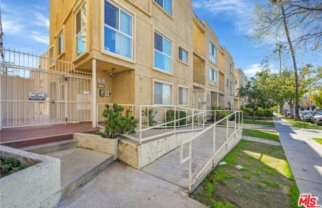 108 W Maple St photos photos
