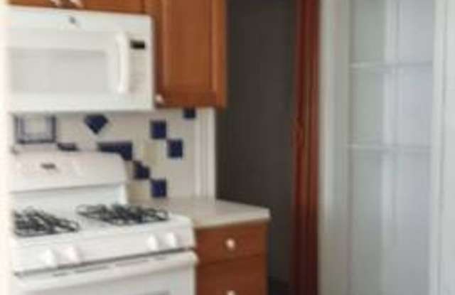 Conveniently located, beautifully maintained home w Backyard and Pond. A/C. Near Public Transport! photos photos