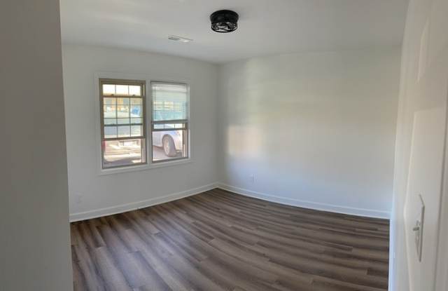 711 Eden Terrace Gallery 4