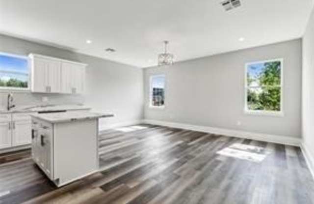 2734 IBERVILLE Street Gallery 3