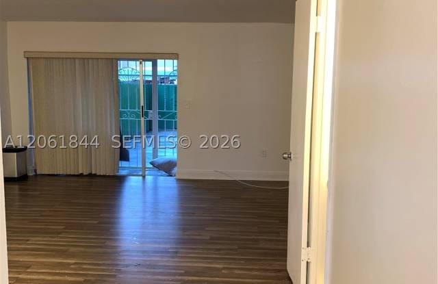 5453 NW 169th Ter Gallery 1