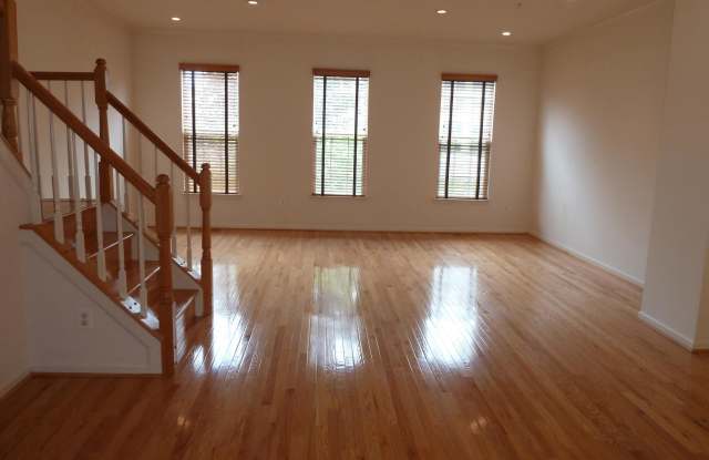 9706 WASHINGTONIAN BOULEVARD Gallery 2