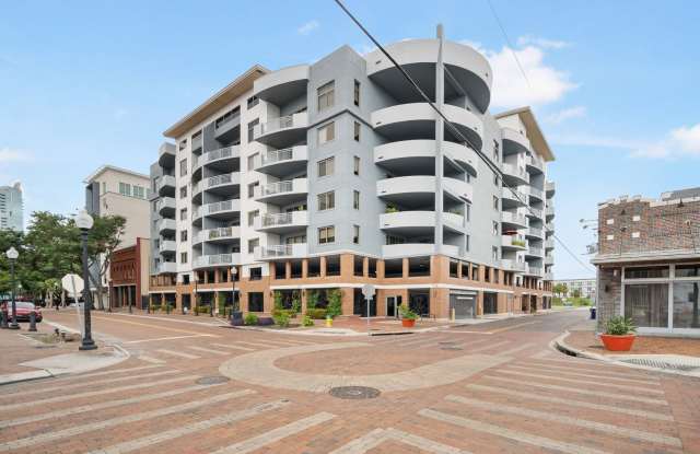 Spacious 2BR/2BA Downtown Tampa Condo in the Residences of Franklin Street photos photos