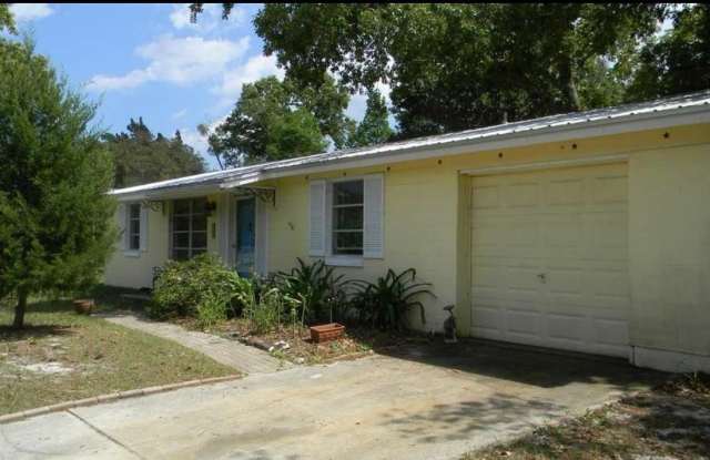 241 Shores Blvd photos photos