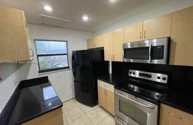 20735 NE 8th Ct Gallery 4