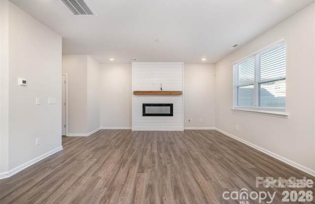 3034 Eastcott Avenue Gallery 4