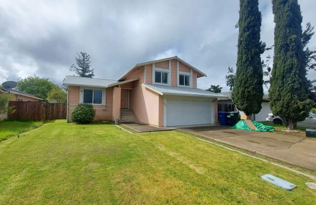 Spacious 4 bedroom, 3 bath home Tri-level in the Scottsdale East Area between Florin Rd and Gerber Rd photos photos