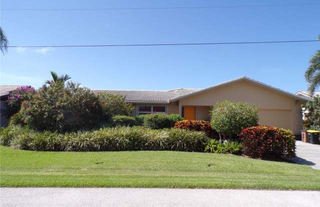 ANNUAL - UNFURNISHED RENTAL - UNFURNISHED - AMAZING LOCATION - SAILBOAT WATER photos photos