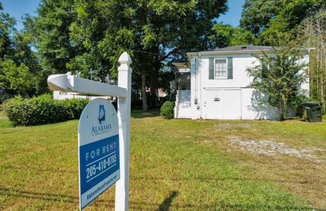 Charming 2 Bed / 1 Bath Gem – Schedule Your Tour Today! Gallery 3