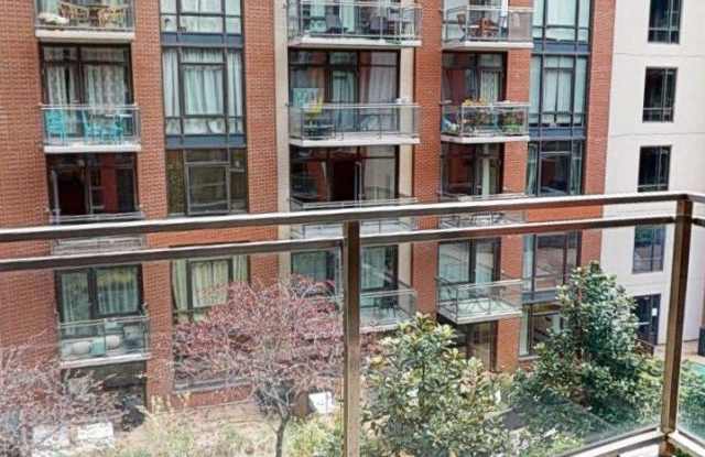 107 Bedford Avenue Gallery 3