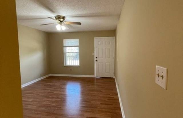 City of Maryville 37803 - 2 Bedroom, 1 Bath Condo near Maryville High School - Ed Johnson (865) 924-5045 Gallery 3