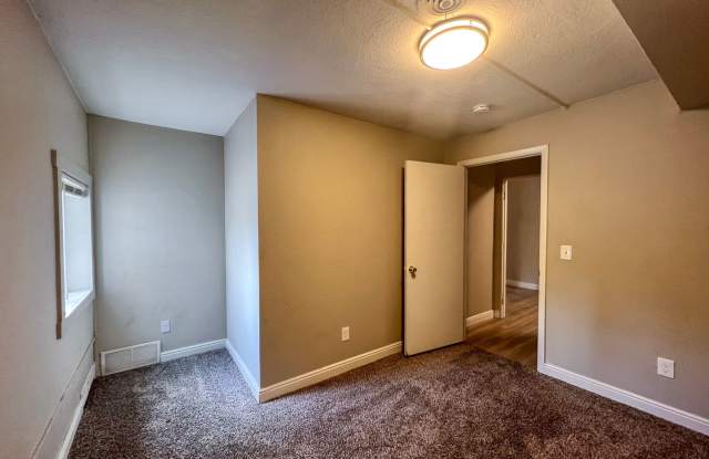 Private Bedroom Available Across from UNC | Utilities Included Gallery 3